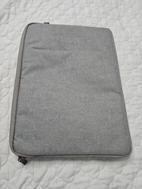 Neutral Gray Padded Tablet Sleeve — Protective Electronic Accessory